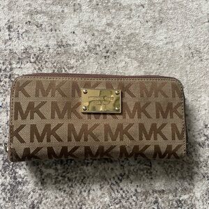 Women’s Michael Kors wallet